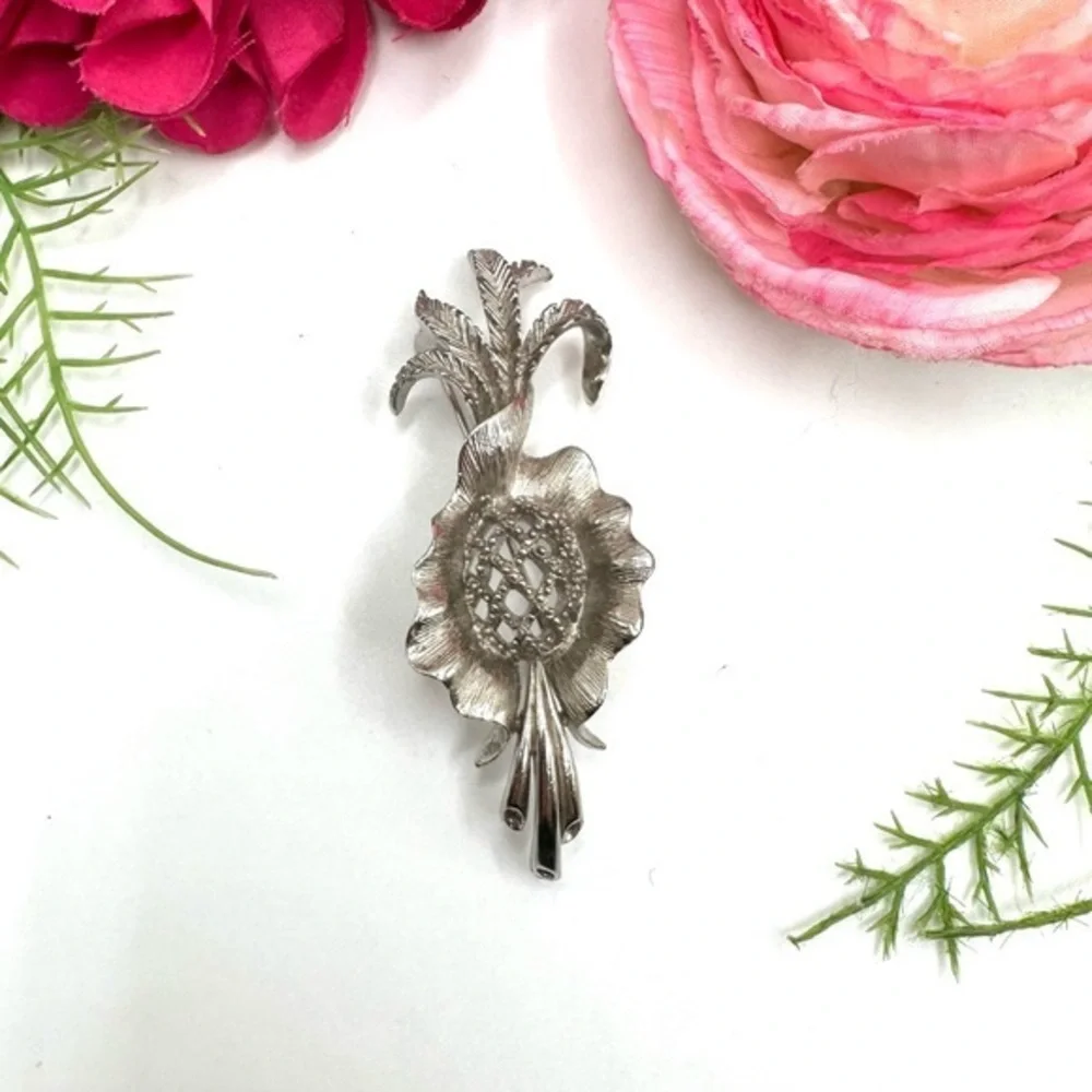 VINTAGE⚜️RARE LISNER Ornate French Feathers Brooch